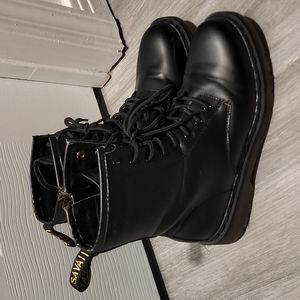 Combat boots